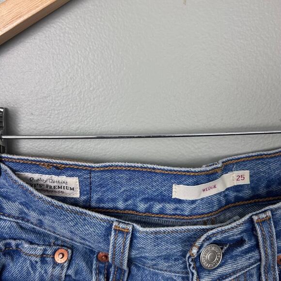 Levi's Wedgie Icon Fit Authentically Yours Jeans Distressed Denim Levis size 25 - Picture 4 of 7
